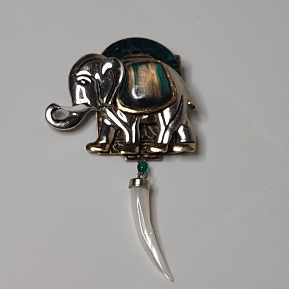 Very Awesome Silver Tone Elephant Brooch With Dangling Faux Tusk - Picture 8 of 15